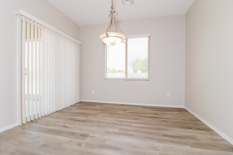 Building Photo - 7415 S 253rd Dr