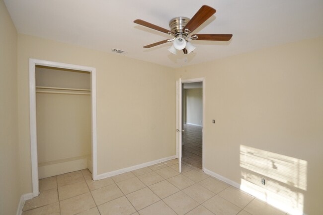 Building Photo - 4 Bed 2.5 Bath Single Family Home for Rent...