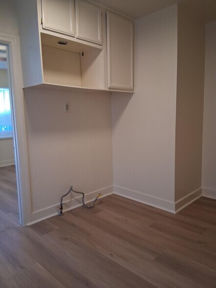 Building Photo - 5005 Wall St