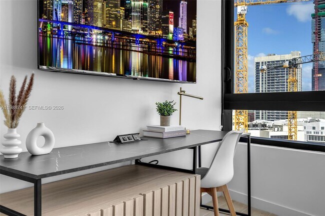 Building Photo - 225 N Miami Ave