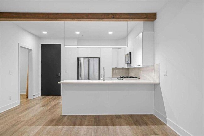 Building Photo - 346 Peters St SW