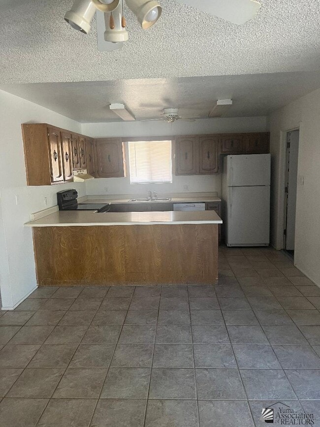 Building Photo - 1424 E Sunset Ct