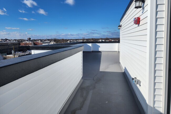 Building Photo - 2025 N 16th St