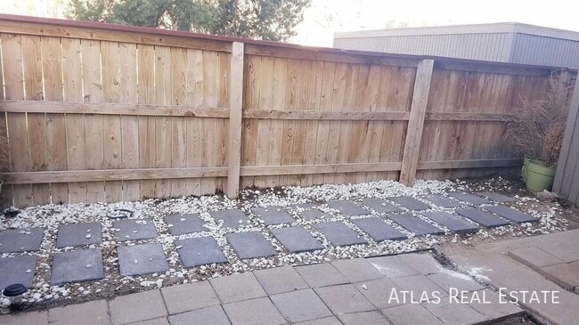 Building Photo - 1101 S Yosemite Way