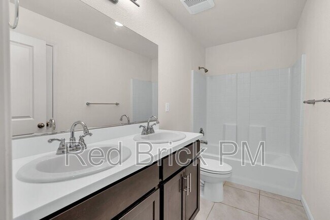 Building Photo - 393 Sullivan Dr