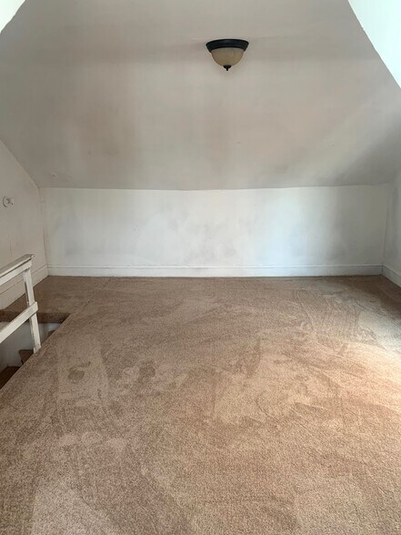 Building Photo - 118 E 21st St