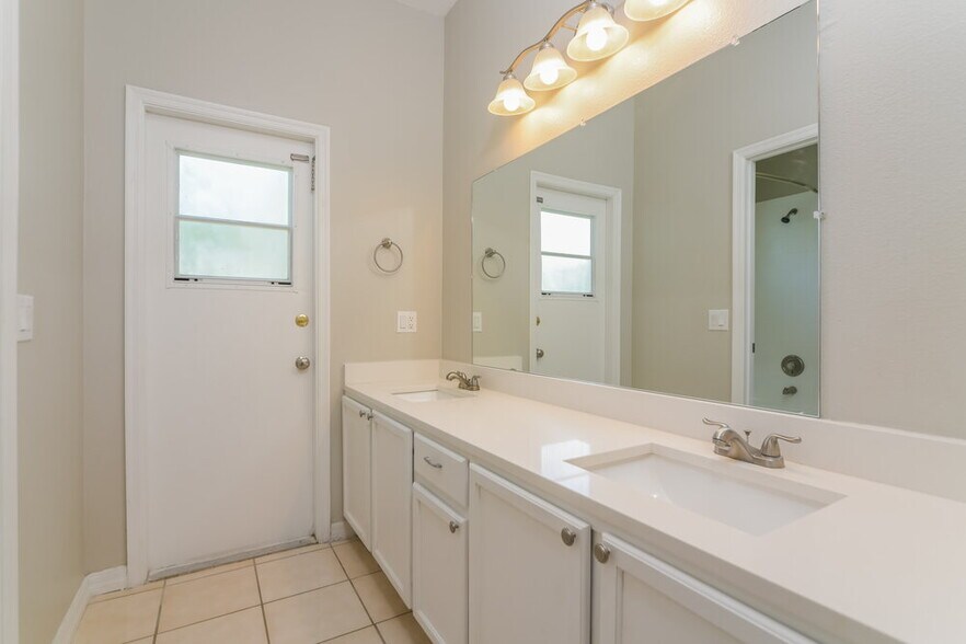 Building Photo - 4204 Lugano Ct