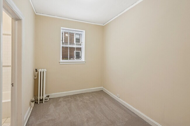 Building Photo - 200 S Maple Ave