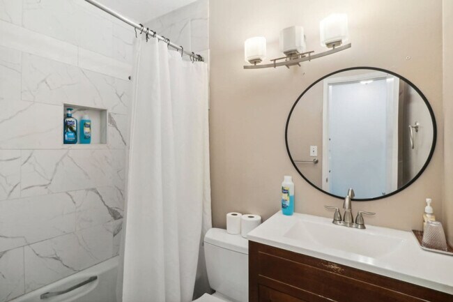 Building Photo - 1319 Lexington Ave