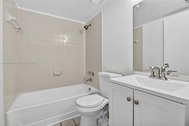 Building Photo - 400 Palm Cir W