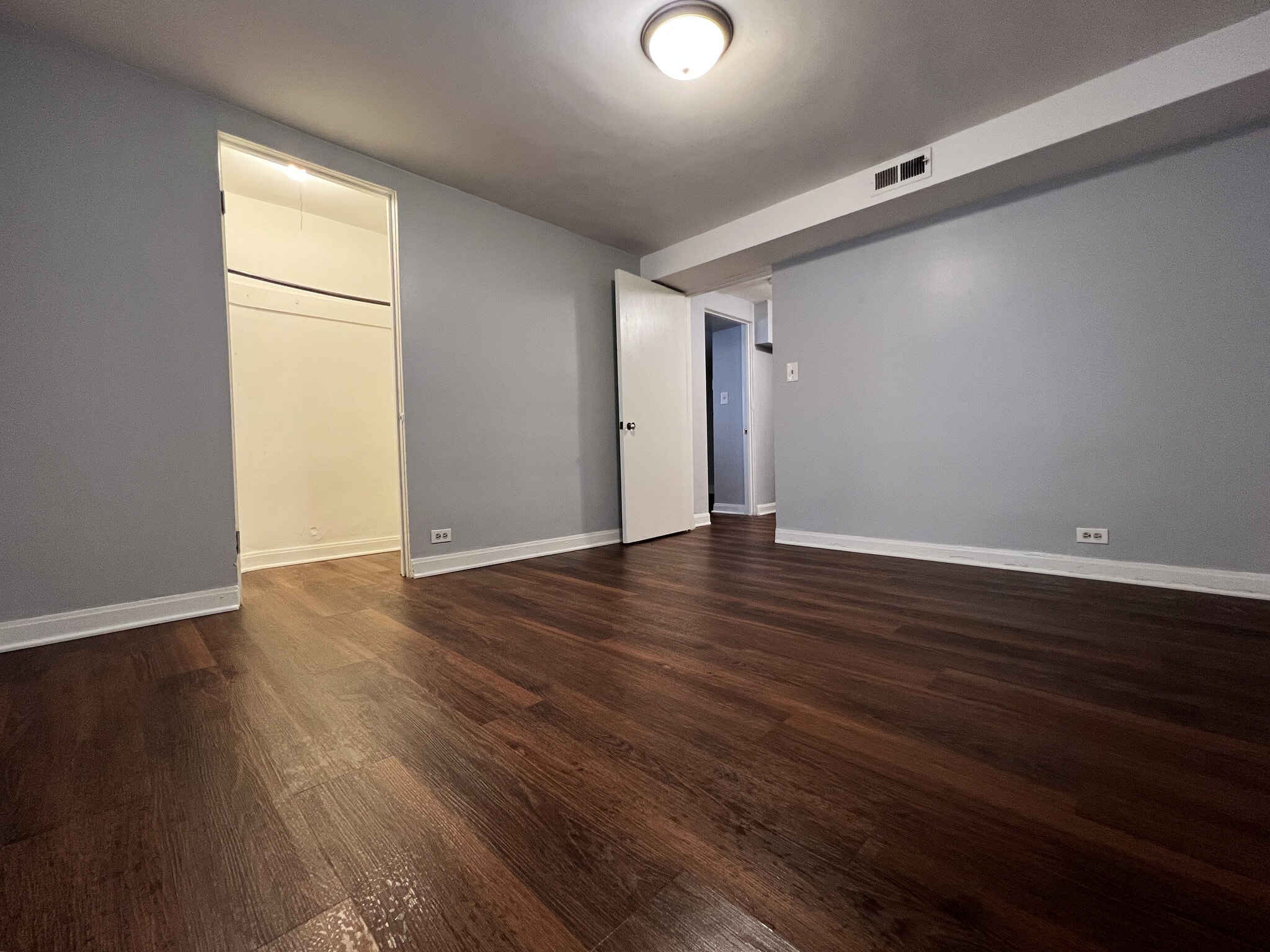 Building Photo - 4538 N Christiana Ave