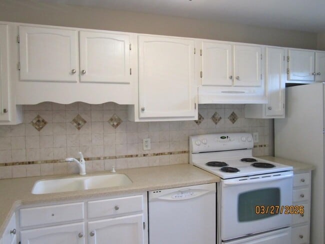 Building Photo - 7700 Porcher Dr