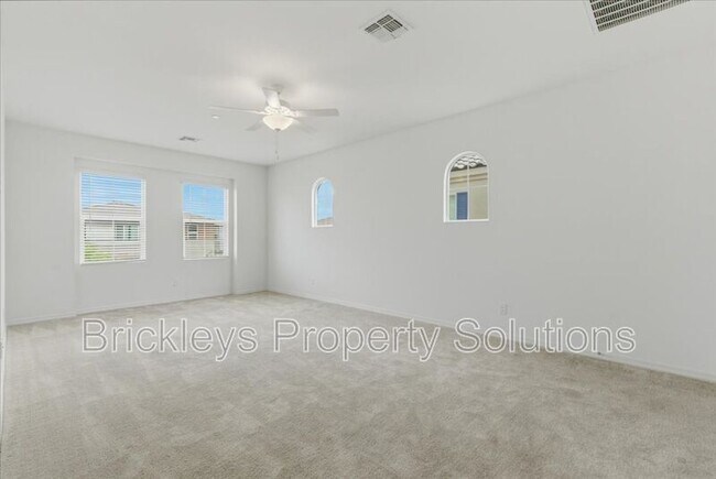 Building Photo - 265 E Balsam Dr