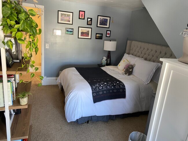 Building Photo - 2504 Girard Avenue South