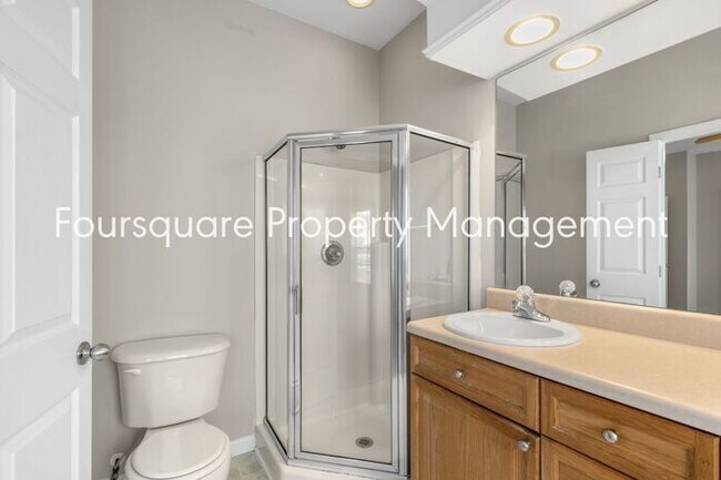 Building Photo - Single Family Home| 1st Floor Master Bedro...