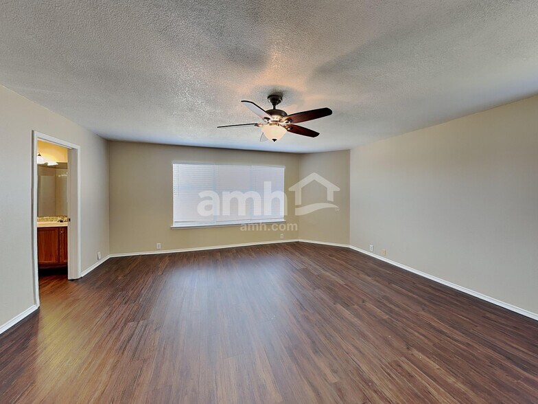 Building Photo - 3104 Pinehurst Ct