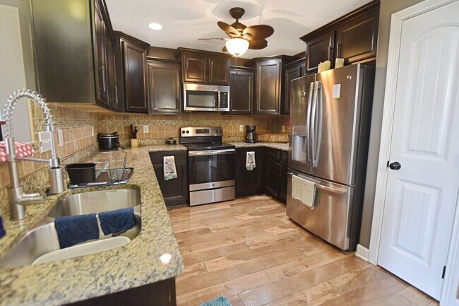 Building Photo - Pet Friendly Four Bedroom with Bonus!