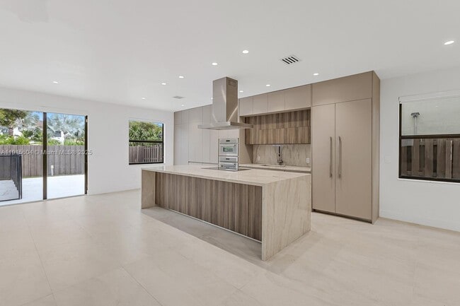 Building Photo - 8725 NW 102nd Ct