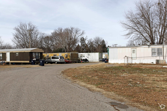 Building Photo - Lynwood Estates