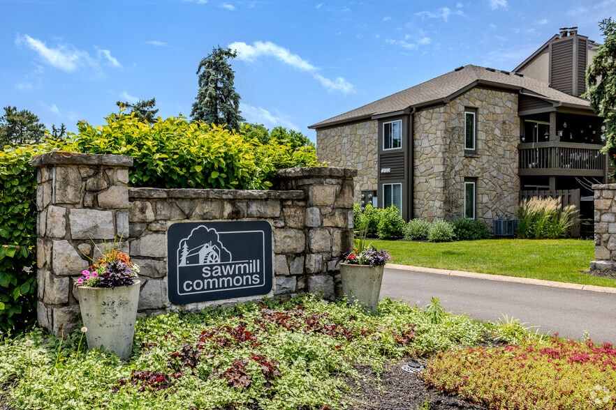Primary Photo - Sawmill Commons