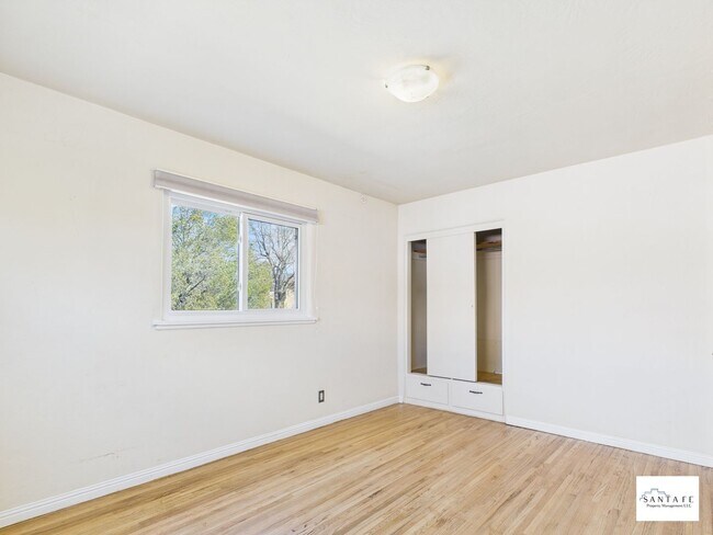 Building Photo - 204 Solana Dr