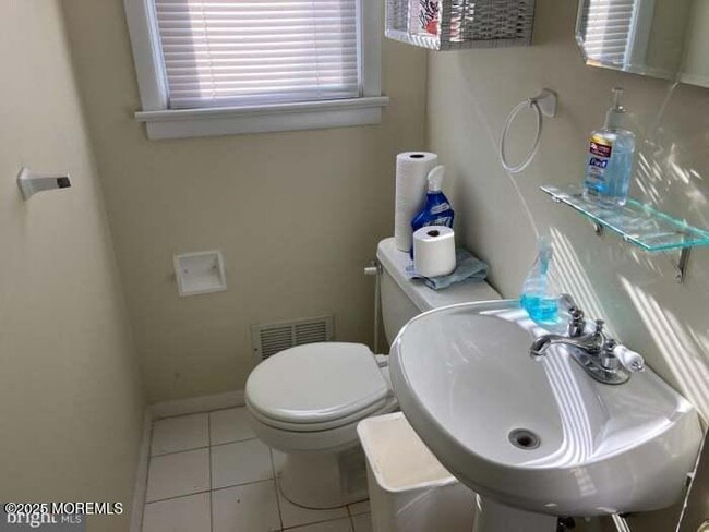 Building Photo - 60 Edwards Rd