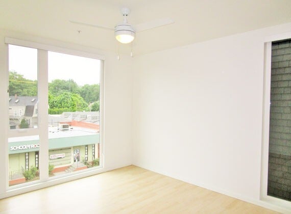 Building Photo - Modern 3rd Floor Studio with D/W & Washer/...