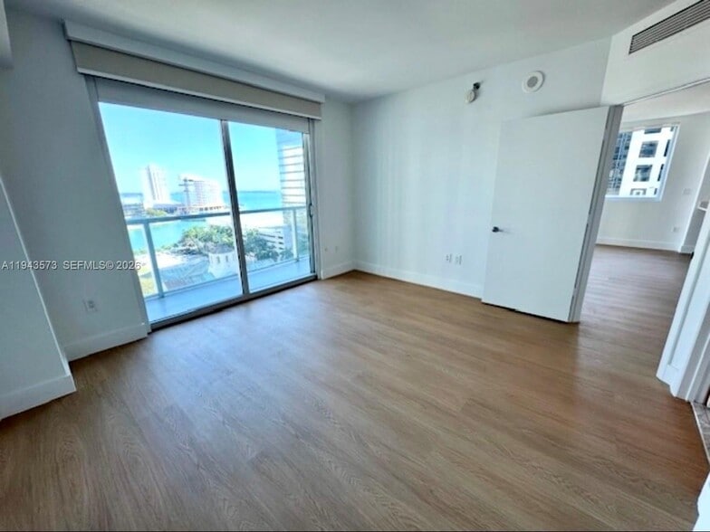 Building Photo - 500 Brickell Ave