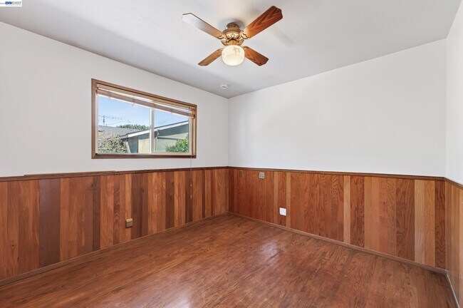 Building Photo - 1450 Kolln St