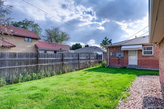 Building Photo - 2BD, 1BA Half-Duplex in Sloan's Lake with ...