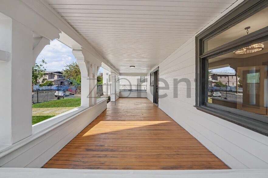 Building Photo - Unit
