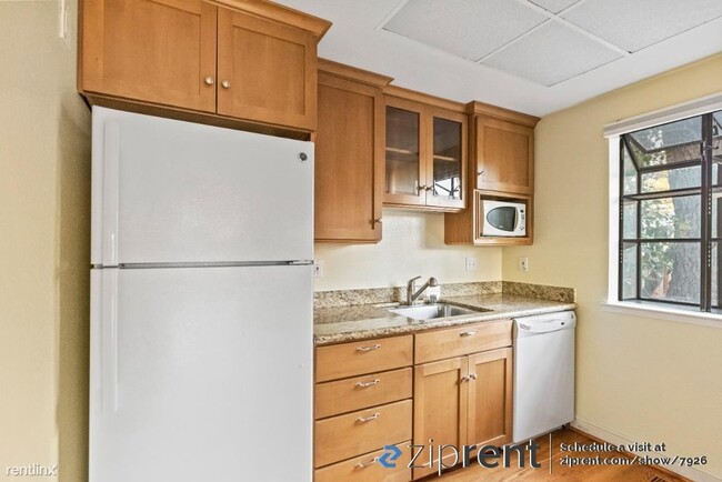 Building Photo - 2 br, 1.5 bath Condo - 824 Cedar St, Redwo...