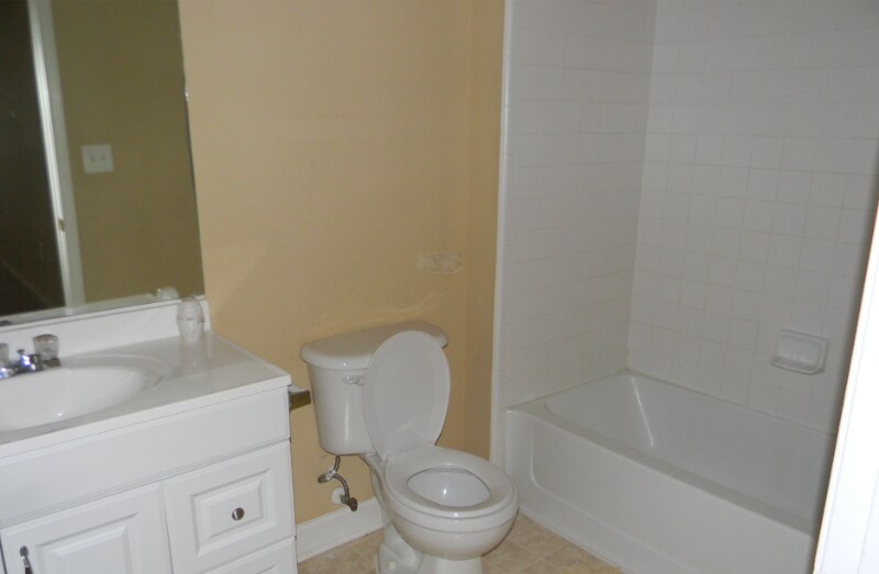 Building Photo - 18155 Bridle Club Dr