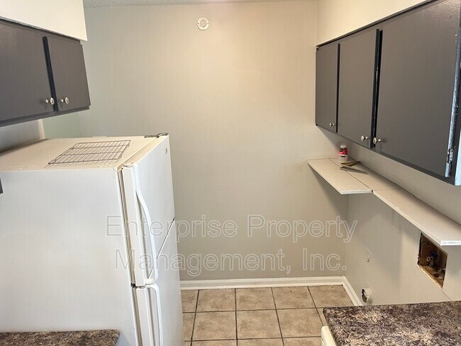 Building Photo - 1355 Garden Rd