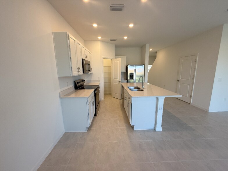 Building Photo - 7753 Waterscape Dr