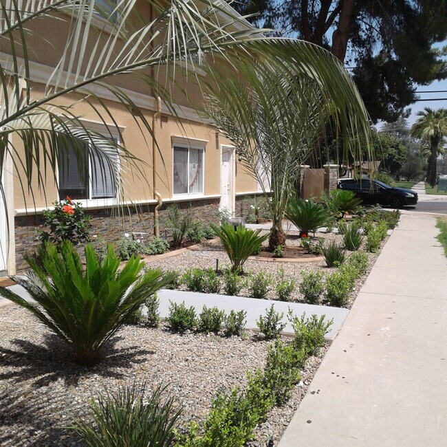 Building Photo - 1001 Pine Ave