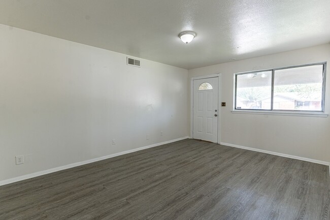 Building Photo - Oklahoma City Rent to Own!