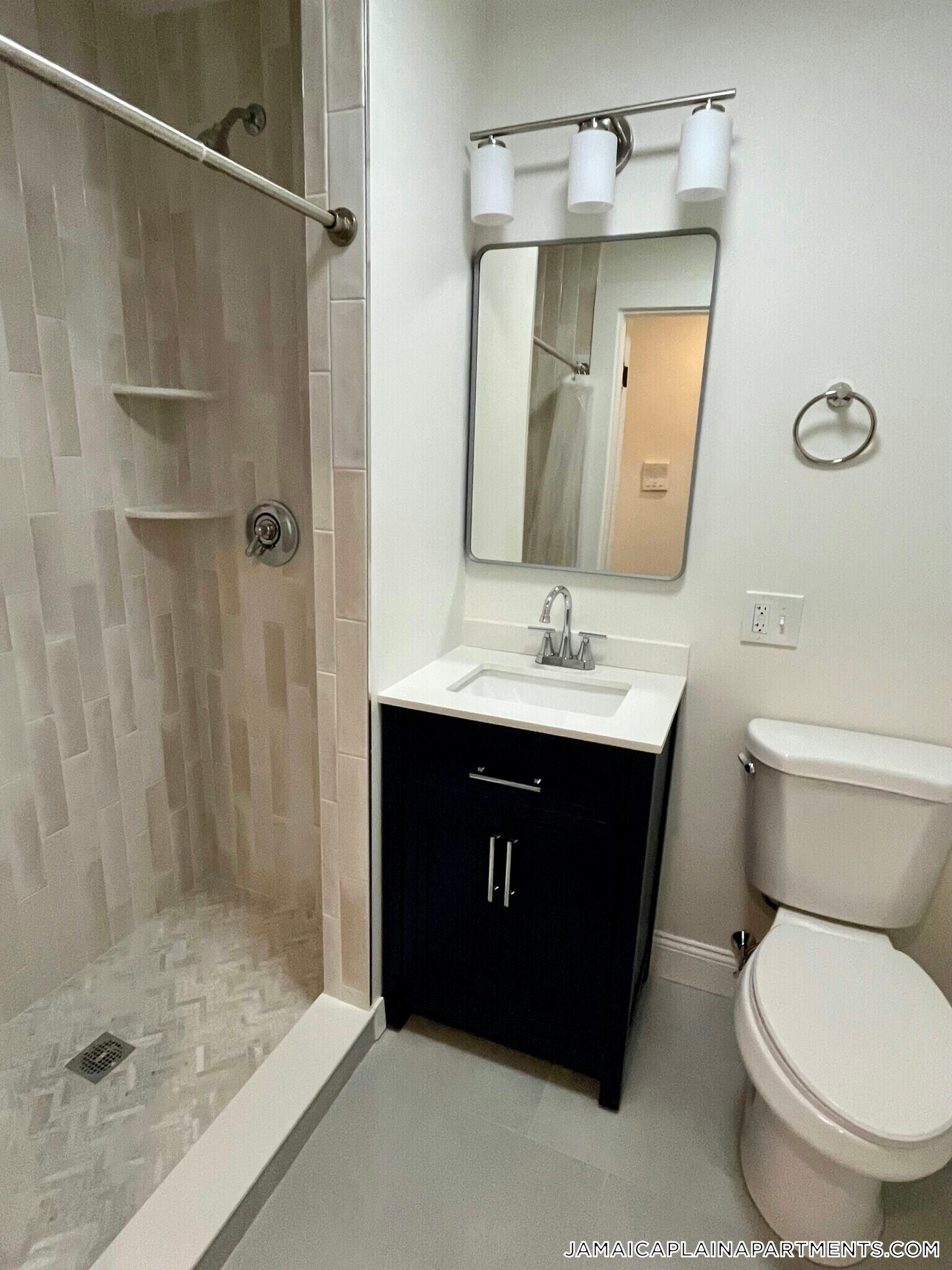 Building Photo - 370a Centre St