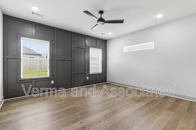 Building Photo - 1041 Whistler St
