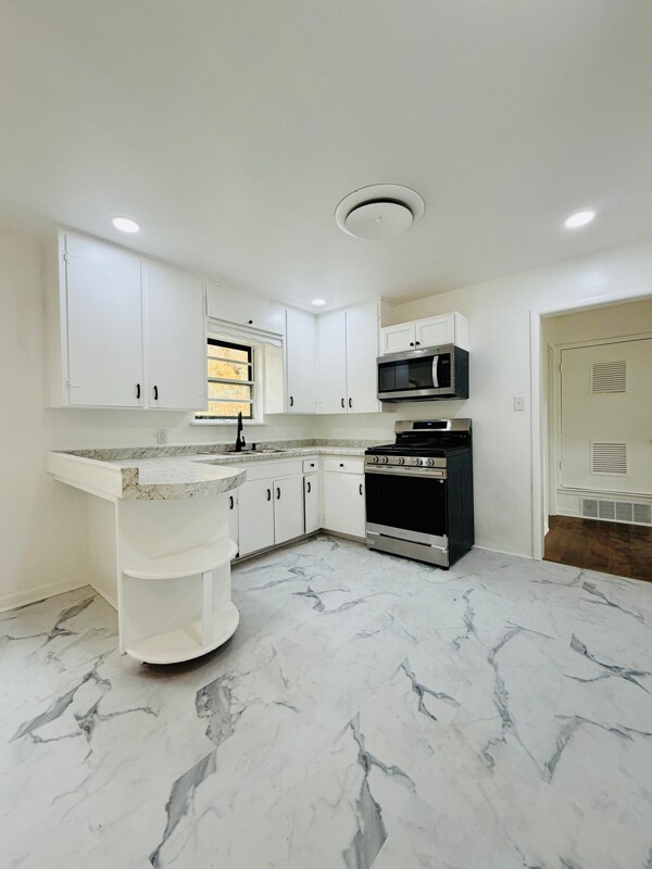 Building Photo - 403 Margo St