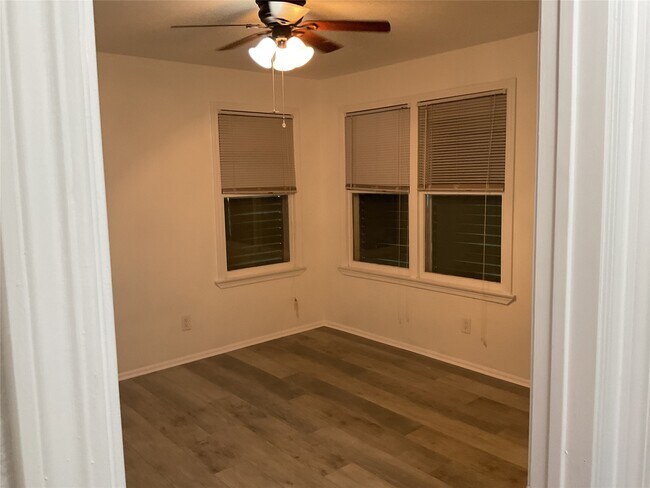 Building Photo - 5728 Sylvia Dr