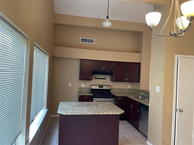 Building Photo - 1011 E Brompton Dr