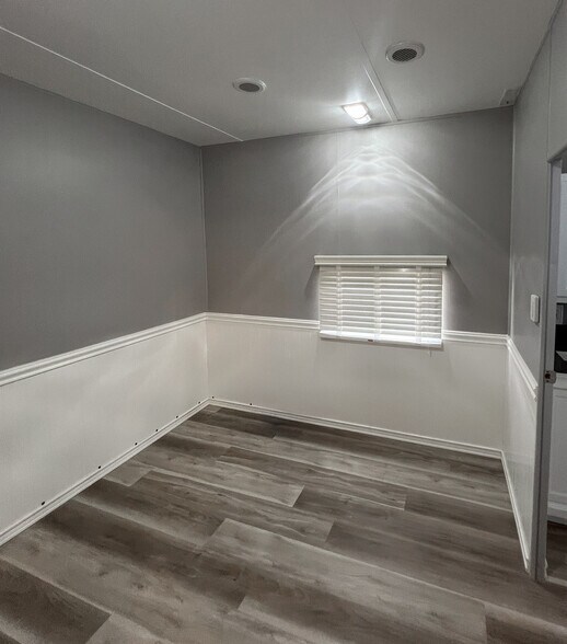 Building Photo - 6501 SE 55th St