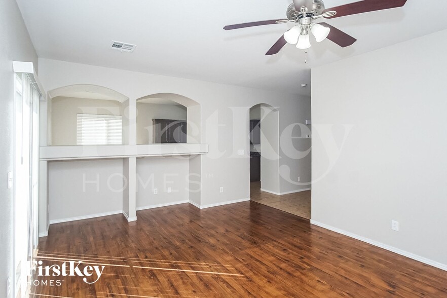 Building Photo - 7486 Decoro St