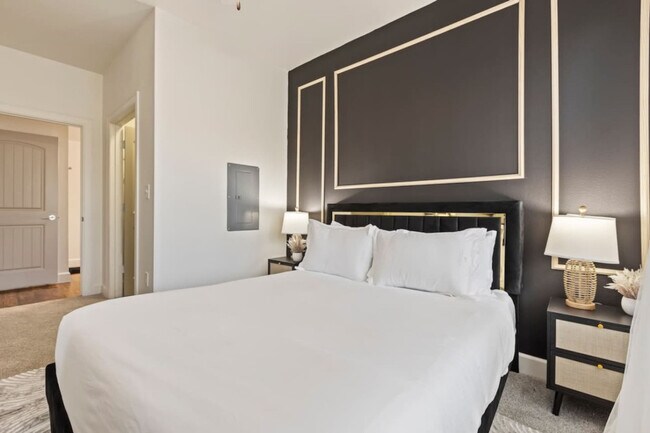 Building Photo - 5250 Town and Country Blvd