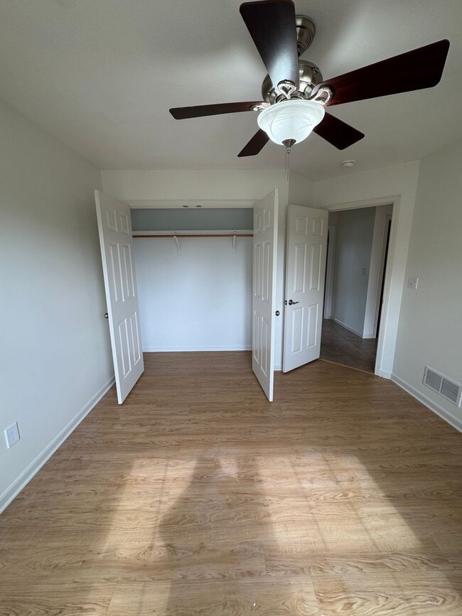 Building Photo - 3 bedroom 2 bath house