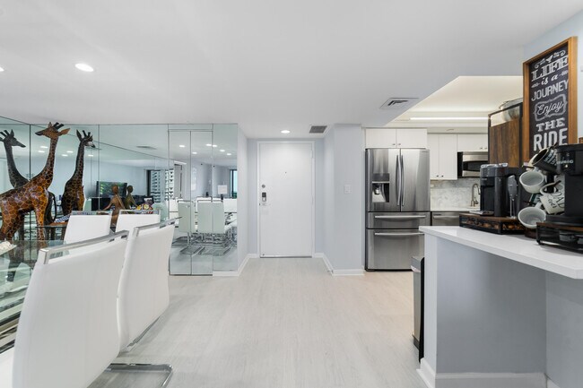 Building Photo - 4101 N Ocean Blvd