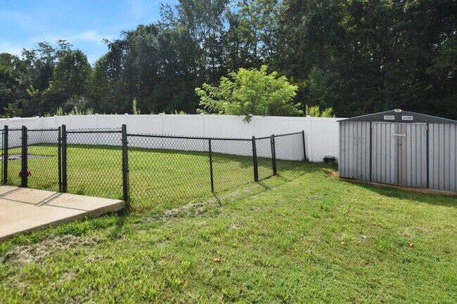 Building Photo - 732 Jodine Ann Dr