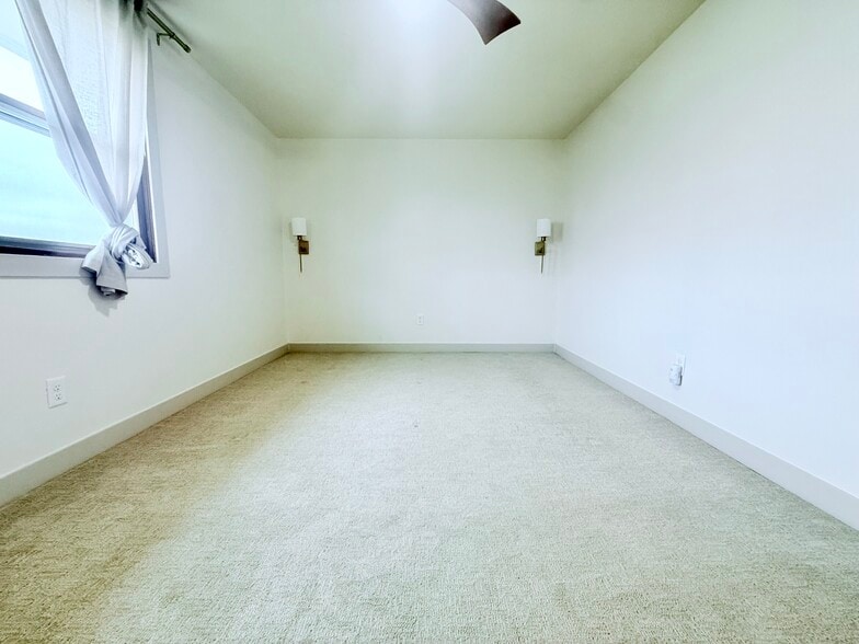 Bed #3 - 1409 W 2nd St