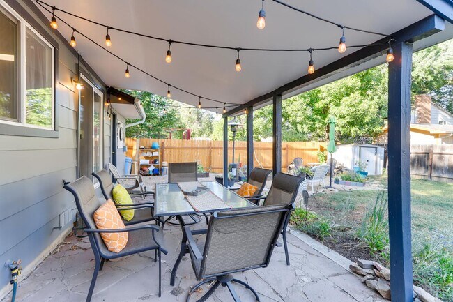 Building Photo - Bright & Cozy 3-Bedroom in the Heart of Longmont!